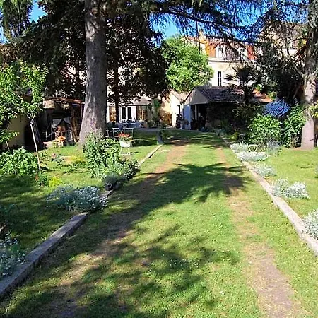 Madeleine Bed & Breakfast 4*